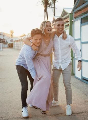 Mikky Kiemeney with her siblings.